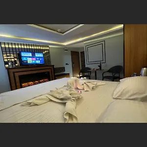 Blueway Bakirkoey Center فندق